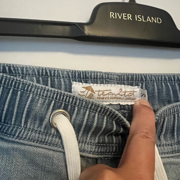 NWOT Womens distressed jogger jeans - Picture 5 of 5